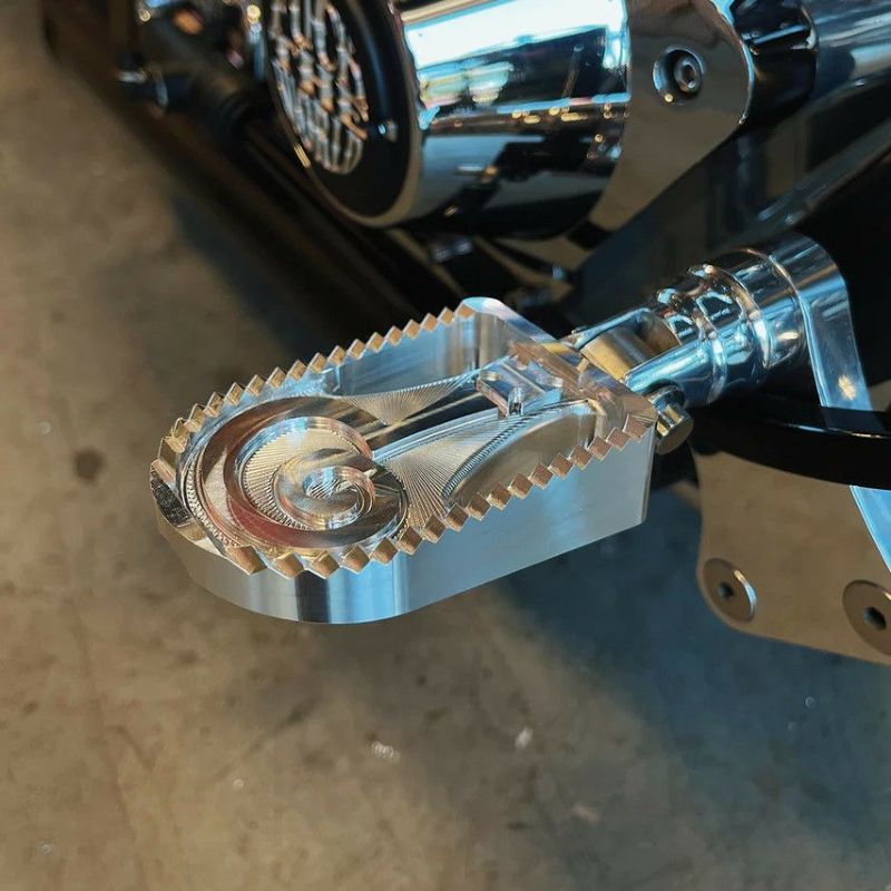 Indian Larry クエスチョンマーク フットペグ シルバー|ワールドモーターライフ