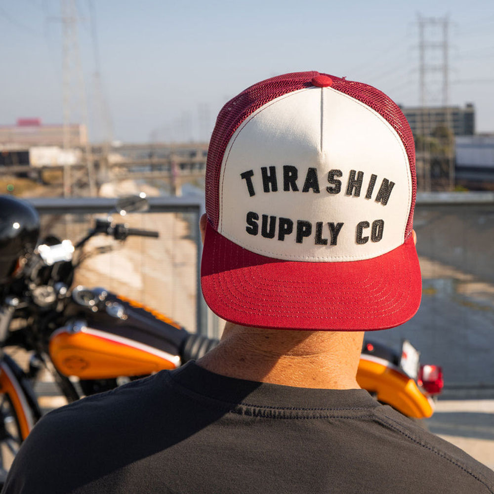 Thrashin Supply Foundation Trucker スナップバック キャップ レッド