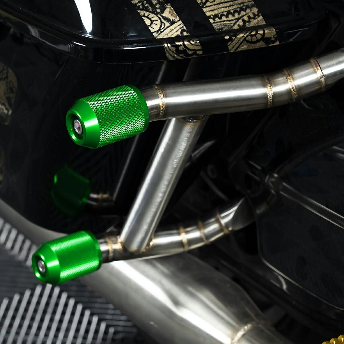 HOGWORKZ パフォーマンスエンジンガード用 アルミスライダー (グリーン)｜ワールドモーターライフ 11,809円