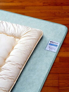 【直送品】【代引き不可】布団の湿気を取るマット ダブル用 除湿シート 湿度調整マット 湿気対策 布団 湿気 対策 シート マット 敷パット 除湿マット 日本製 国産 誕生日 バースデー プレゼント ギフト 贈り物 お祝い 贈答品 グッズ おすすめ 人気 通販 販売｜ハートドロップ