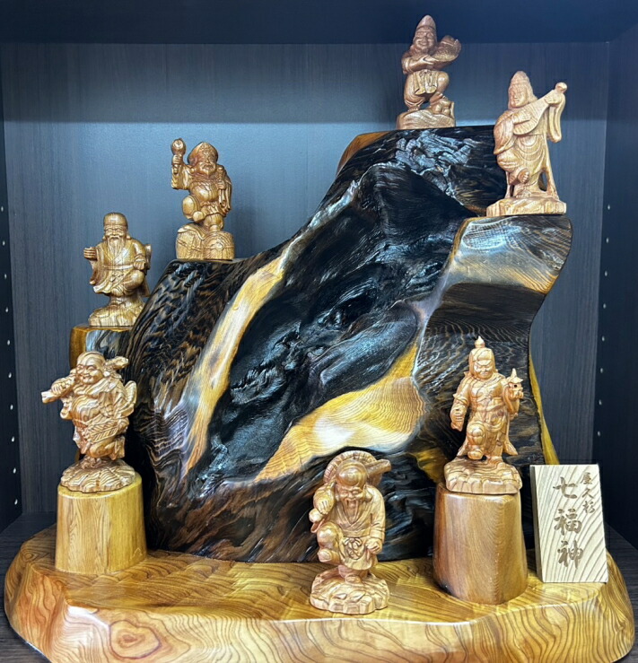 (屋久杉認定付) 七福神 恵比寿天　大黒天 置物 木彫 縁起物 座像 座布団付 Amazon.co.jp: 七福神 大黒天 恵比寿 神棚 屋久杉 木彫り 置物