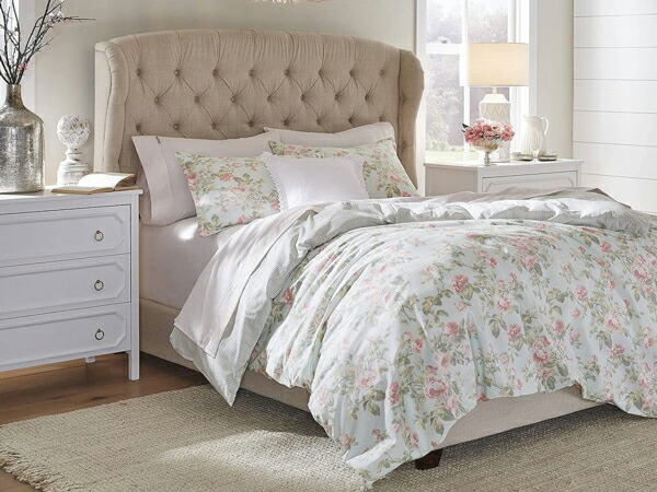 英国輸入：ローラアシュレイ ルイスベルベットキルト　　新品　ラージ 英国輸入：ローラアシュレイ ルイスベルベットキルト 新品