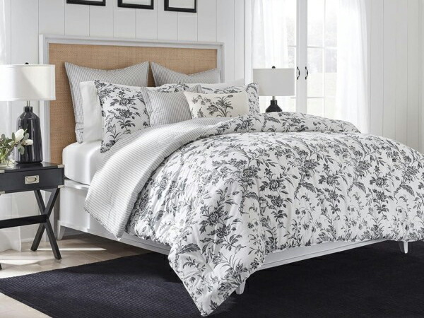 【クイーン】　Laura Ashley ローラ アシュレイ　Amberley 掛け布団セット （ブラック/ホワイト）　223×233cm　布団1枚＆枕カバー4枚＆装飾クッション2　寝具