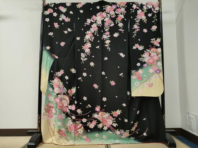 長閑やかさ屋御召しもの●晴れ晴れしい振袖 毬被子植物文 暈し染め 黒地 金通し地 正絹 珠玉 CABG0152yc