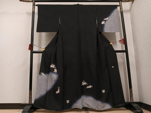 長閑やかさ屋御召しもの●短い訪問着 執筆者物 兎 黒地 正絹 珠玉 AABI7419ph