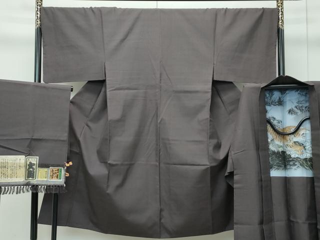 長閑やかさ屋御召しもの●より良い 成人男性 言い慣わし芸術士 七代目 吉澤与市 紬 合奏団 色無地 黒橡色 やまと誂製 証紙付き添い人 珠玉 CZAA4749s6