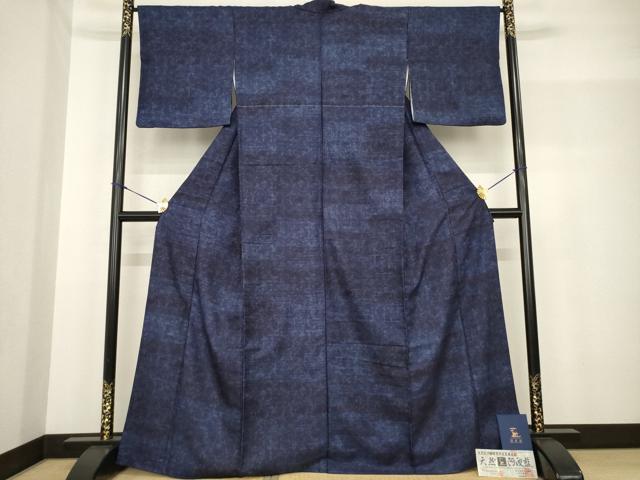 長閑やかさ屋御召しもの●藍からだ付き国より分ける無形文化財 藍師・佐藤昭人 小紋 生まれながら阿波藍 霞被子植物文 御墨付き書付き添い人 正絹 珠玉 AABF8170ck