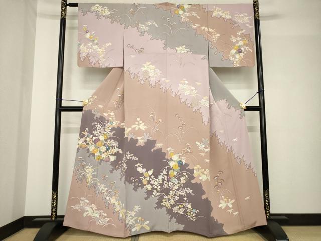 長閑やかさ屋御召しもの●打ち立てる460年・千總 短い訪問着 刺しゅう 顕花植物文 金彩 正絹 珠玉 AABH4605ck