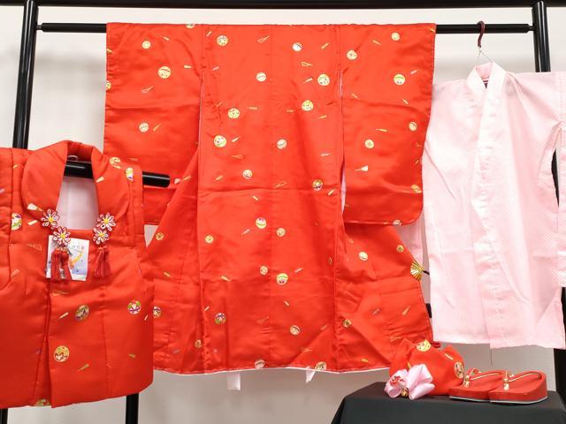 長閑やかさ屋中央局[]飛び切り 七五三 うしろ帯 3歳 祝着・肌付き・厚地の外套・草履・小物仕掛ける 鞠 扇面 金彩 珠玉 新品 CYAA4275s6