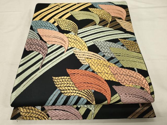 平和屋着物●六通柄袋帯 唐織 薬膳染 舞葉文 黒地 金糸 正絹 逸品 未使用 CABC4655dy|平和屋