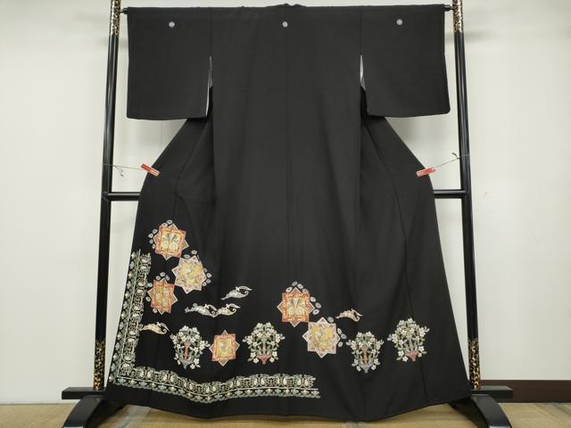 長閑やかさ屋御召しもの●晴れ晴れしい黒留袖 色紙重ね重要人物毛の荒物花文 金彩 正絹 珠玉 CABB6336ut