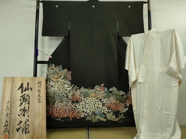 長閑やかさ屋中央局●飛び切り 十七代京屋林蔵 黒留袖・長襦袢(無双仕立てもの)仕掛ける 総刺しゅう 汕頭・相良刺しゅう 金糸 共箱付き添い人 珠玉 DZAB3471kh6