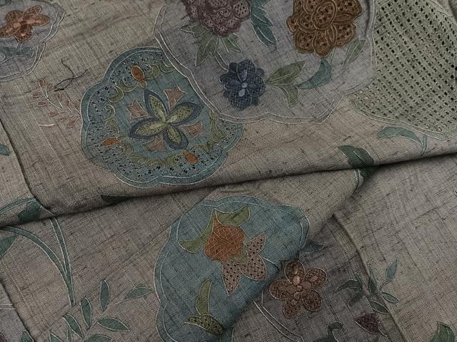 長閑やかさ屋御召しもの●飛び切りな小紋 中国三大刺しゅう 汕頭刺繍 スワトウ刺しゅう 総刺しゅう 紬地 被子植物文 正絹 珠玉 AABG4082ph