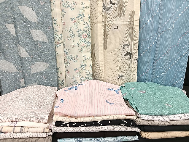 長閑やかさ屋御召しもの■夏物 小紋 絽 紗 洗える御召しもの まとめて20点 蝶 辻が花 花柄 金彩 着付ける能力のある過半数 mmm110
