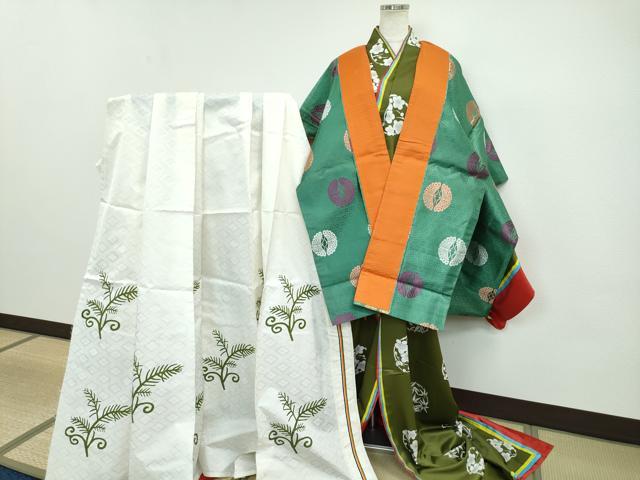 長閑やかさ屋中央局●より良い 十二単書き割り 唐衣・表着・裳  和装 御芽出度 御芽出度 霊殿挙式 唐織 舞蝶丸文 珠玉 CZAA5249s6