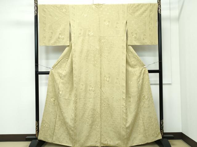 長閑やかさ屋御召しもの●飛び切り 短い訪問着 色無地 木蘭色 総刺しゅう 中国三大刺しゅう スワトウ相良刺しゅう 正倉院花唐草文 珠玉 CZAA5225s6