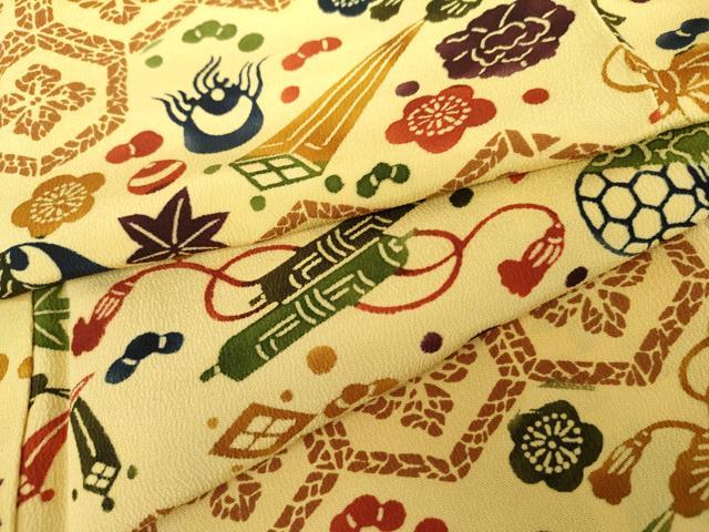 長閑やかさ屋御召しもの●飛び切りな小紋 型染め 亀甲宝尽くし花蝶文 正絹 珠玉 AABG5419cs