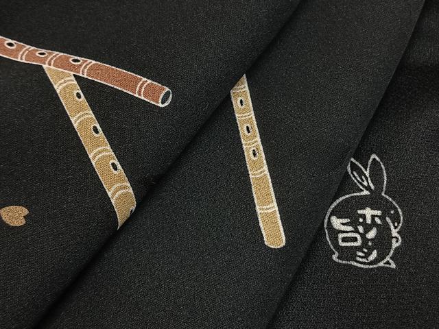 長閑やかさ屋御召しもの●あやつり人形絵描き・ホリヒロシ 小紋 歌笛 黒地 金彩 正絹 珠玉 AABH0582fy
