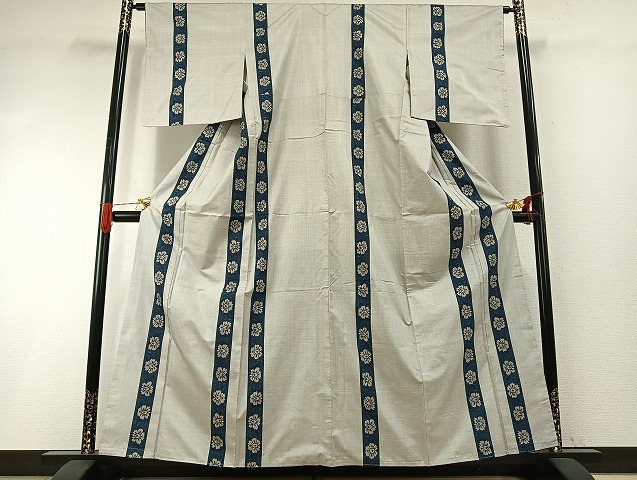 平和屋着物●本場大島紬　白大島　カタス9マルキ　総絣　花間道　鈴乃屋扱い　正絹　逸品　未使用　AABH4717fy｜平和屋