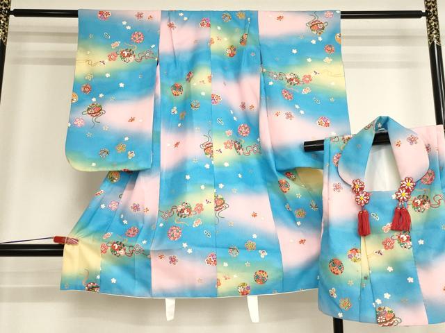 長閑やかさ屋御召しもの[]七五三 お嬢さん ３歳 祝着 参身 厚地の外套書き割り 花手毬文 金彩 AABI2703ja