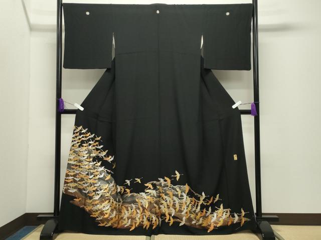長閑やかさ屋御召しもの●金彩友禅 飛び切り手なみ者・細工師・和田光正 黒留袖 立波群鶴文 現ナマ彩 正絹 珠玉 CABD9417gh