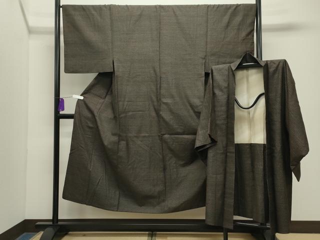 平和屋着物●男性 国指定重要無形文化財 本場久米島紬 手織 アンサンブル 格子柄 正絹 逸品 CABG4575gh|平和屋