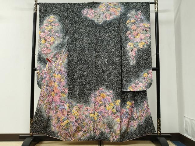 平和屋着物●紫綬褒章 巨匠『岩田専太郎』 振袖 舞花文 たたき染め 黒地 金彩 正絹 逸品 CABG1200yc|平和屋