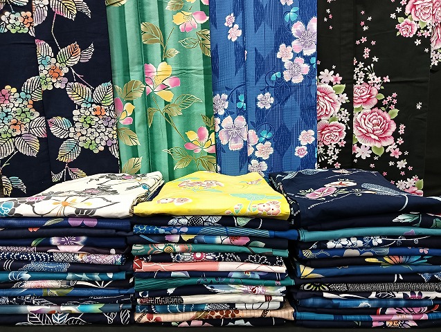 長閑やかさ屋御召しもの■浴衣 まとめて 45点 蝶 蜻蛉 槿花 アジサイ ローズ 花柄 綿紅梅 型染め など 着付ける能力のある殆んど 未当て嵌める品あり mmm1216