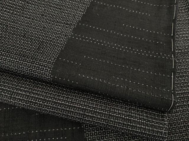 平和屋着物●結城紬 80亀甲 よろけ間道 黒地 正絹 逸品 AABF1808ck|平和屋