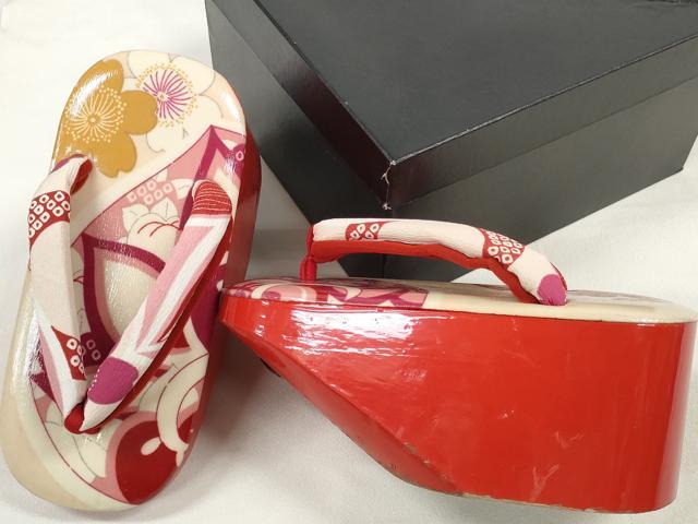 長閑やかさ屋御召しもの[]和装小物 ちびっ子 ぽっくりサボ こっぽり・おこぼ・厚底サボ おどり子風 花柄 赤台 箱付き添い人 珠玉 DABC1280zzz
