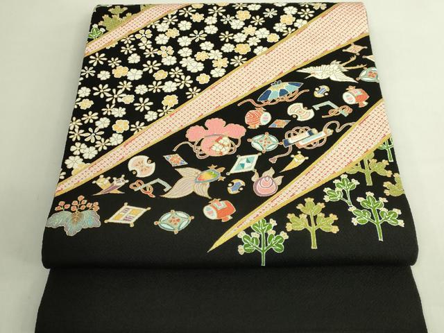 長閑やかさ屋中央局●御前上等 九寸開き名古屋帯 刺しゅう 飛鶴宝尽くし花文 蓑亀 黒地 金糸 鬼しぼクレープ 珠玉 DZAB6647kh6