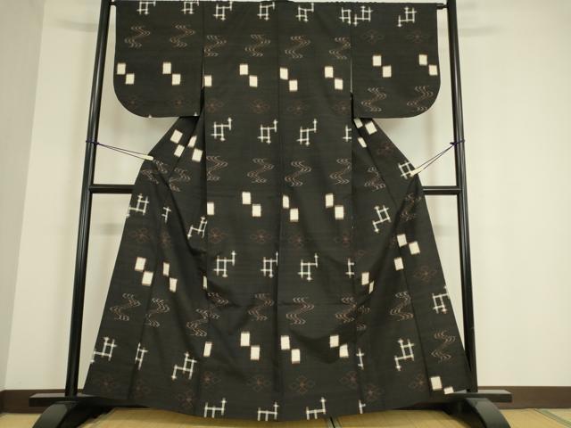 平和屋着物□極上 国指定重要無形文化財 本場久米島紬 手織 逸品