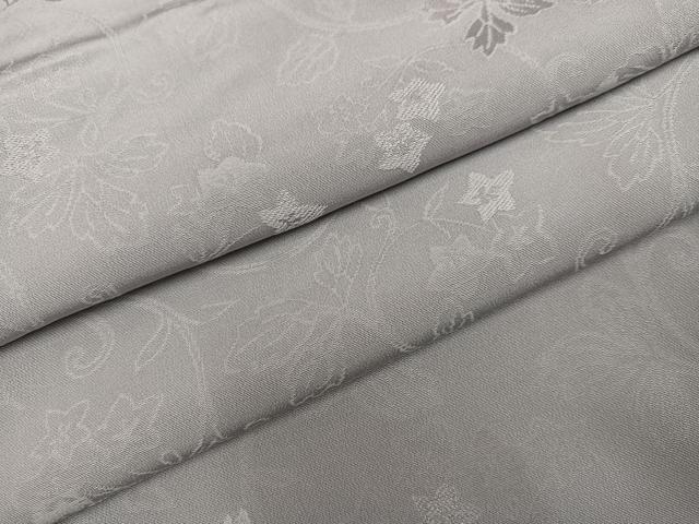 長閑やかさ屋御召しもの●飛び切りな色無地 花唐草地紋 しろがね色色 正絹 珠玉 AABI8533ph