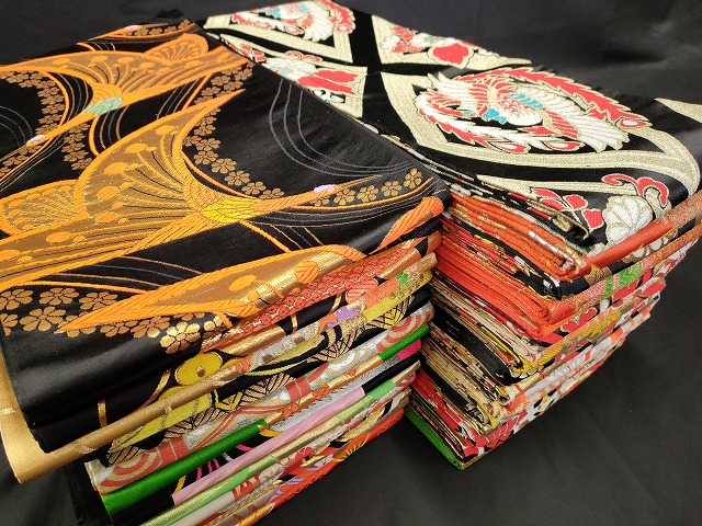 長閑やかさ屋中央局■ちびっ子帯 まとめて 35点 鳳凰 鶴 クジャク 蝶 折り鶴 花柄 七宝 アンティーク 現ナマ糸 など 着付ける能力のある殆んど 未当て嵌める品あり ppp3517