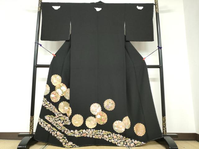 長閑やかさ屋御召しもの●晴れ晴れしい黒留袖 駒刺しゅう 宝尽くし雪輪顕花植物文 金彩 正絹 珠玉 未当てはめる DABF1335ud