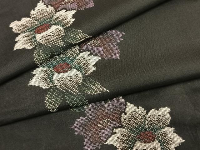 平和屋着物●本場大島紬　カタス9マルキ　草花文　黒地　正絹　逸品　AABF5968fy｜平和屋