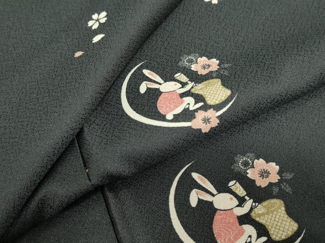 長閑やかさ屋御召しもの●小紋 舞桜文 月兎 黒地 洗える御召しもの DABC2541ud