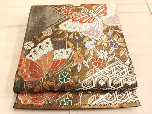 アイボリー 正絹(一部銀糸) 花唐草に丸文 古典文様 六通柄 袋帯 美品 楽天市場】平和屋着物◎六通柄袋帯 唐織 舞蝶花唐草文 黒地 金