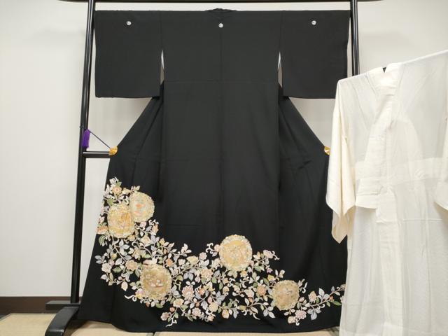 【専用】千總　小森織物　黒留袖　フルセット　近鉄　正絹 黒留袖｜千總のきもの - 千總 (日本語)