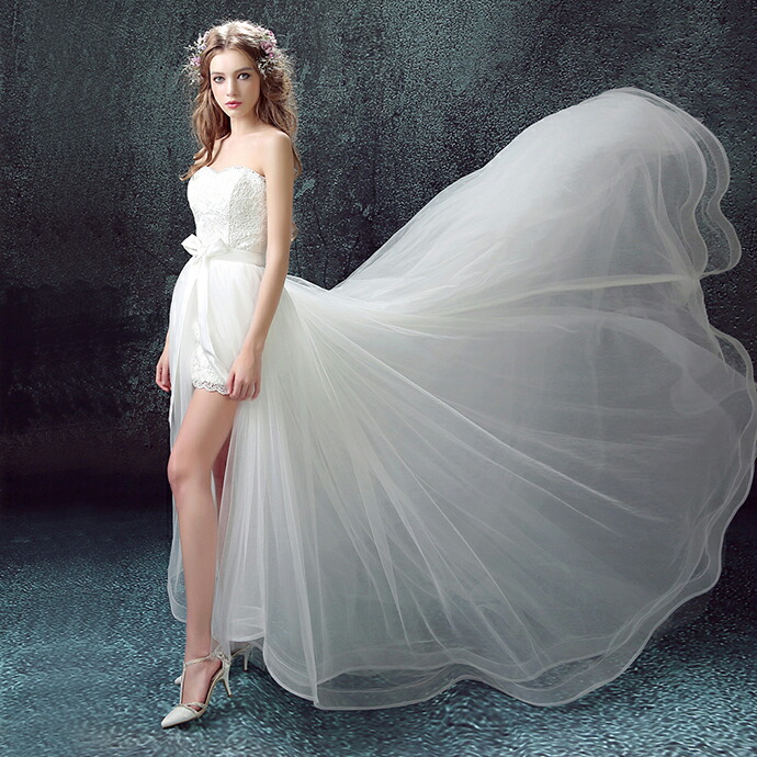 Henana It Is Train 162502 Briefly In Front Of Race Wedding Dress