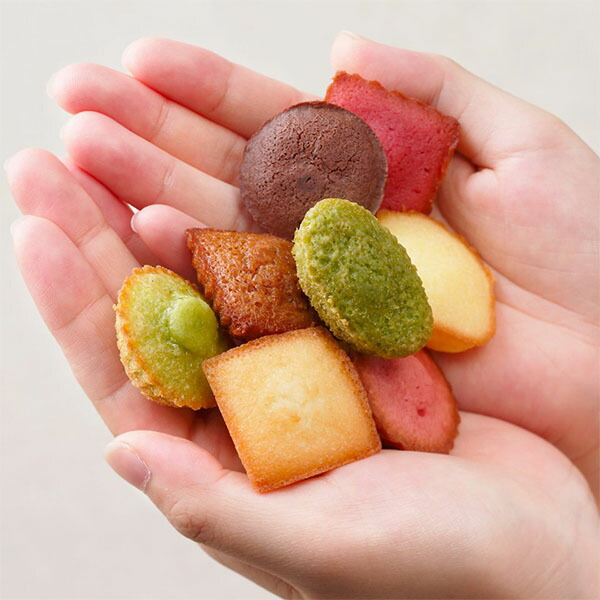 お菓子 ギフト 可愛い 11まで 就職 お返し スイーツ ホワイトデー ショッパータイプ 卒業 卒園 入社 入学 お祝い 洋菓子 8個入 プティ・ガトー・アソルティ  ※お届けは4 お礼 新生活 ひな祭り 個包装HPGS-6PN クッキー・焼き菓子