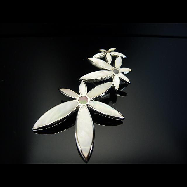 シェルフラワーデザインペンダントトップ☆甲殻付属物/しろがね色925/シャンデリヤとっ始め/差し上げ物