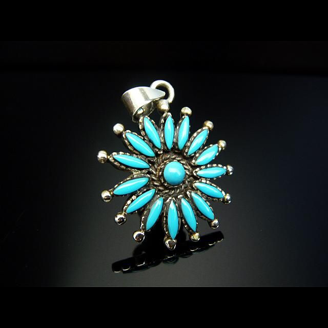 シルバーペンダントトップ・円のタイコーズモザイク☆シルバーペンダントトップ/インディアンアクセサリー/タイコイズ/ギフト/｜ギフトショップ　HERA