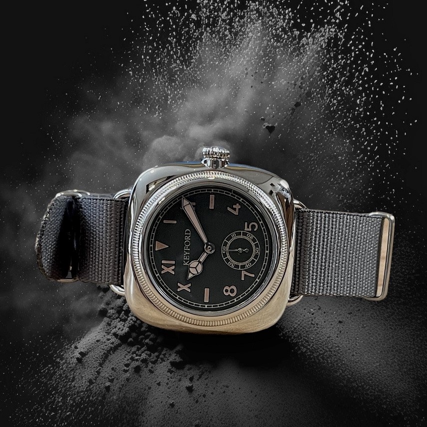M.R.M.W. モントルロロイミリタリーウォッチ 腕時計 メンズ レディース Cushion watch クッションウォッチ カリフォルニアダイヤル スモーキーブラック