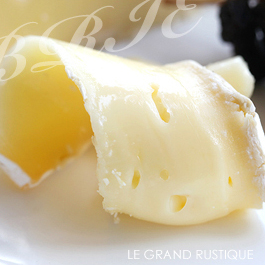 フランス最古とも言われる1000年以上の歴史のあるチーズ！リュースティック社製 ブリーチーズ　【1kg】【冷蔵のみ】