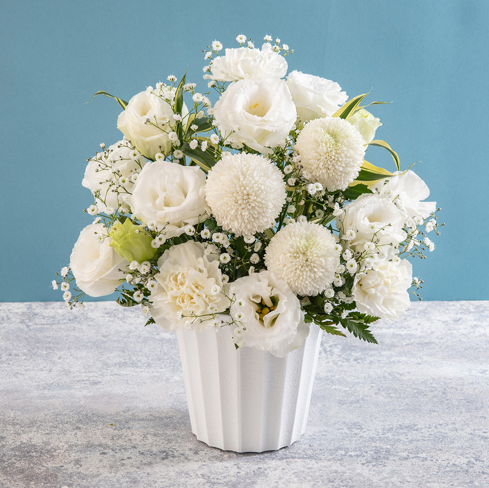 お供え 花 お供え用 アレンジメント「月光(げっこう)」 日比谷花壇 お供え花 供え花 供花 法事 仏事 喪中 お彼岸 仏花 お悔み 命日 生花 一周忌 告別式 お通夜 四十九日 メッセージカード 送料無料｜日比谷花壇