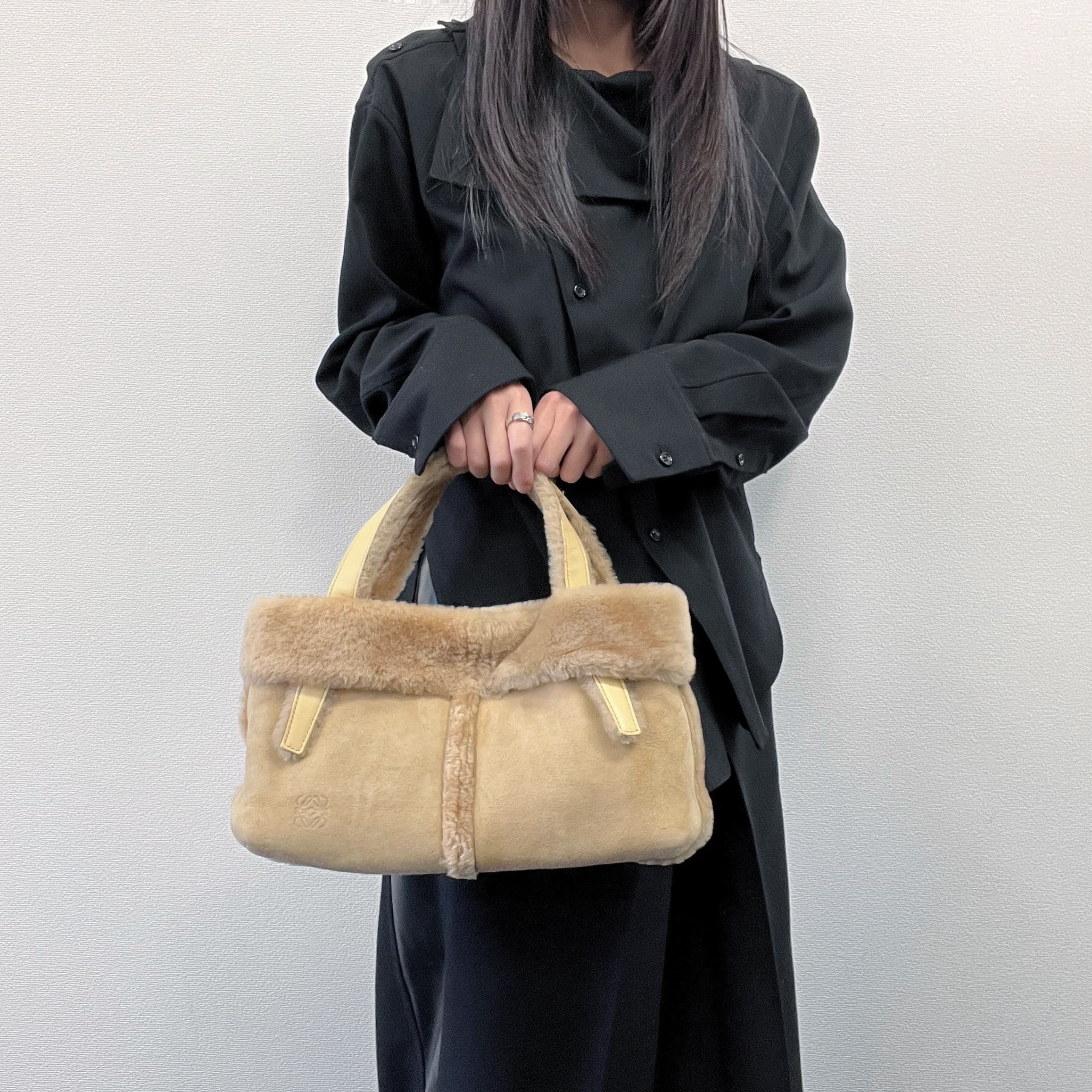 【中古】LOEWE ロエベ アナグラム ハンドバッグ ベージュ ムートン スエード ヴィンテージ レディース【中古美品】HIBUOCHI VINTAGE　HBOC260211A01