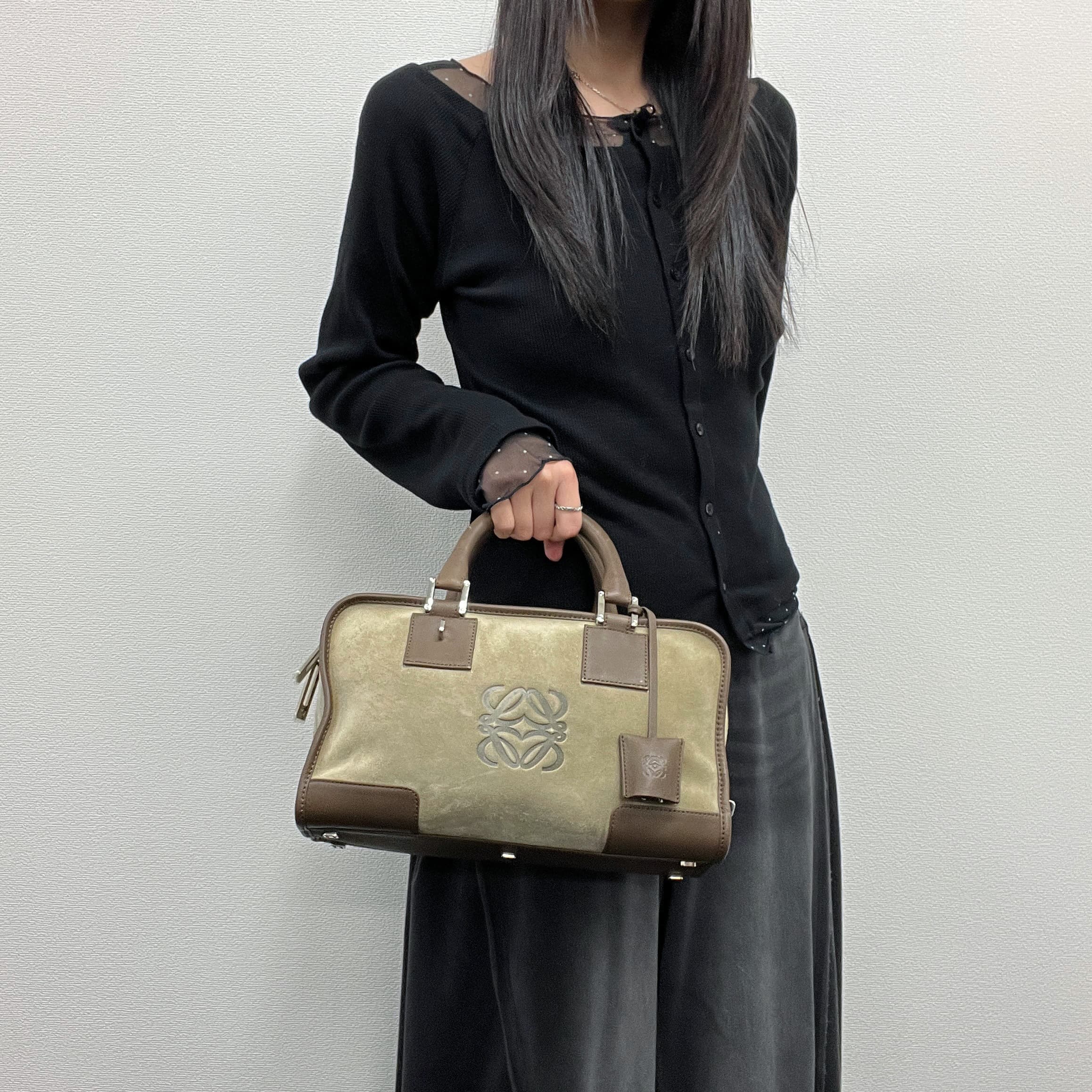 【中古】LOEWE ロエベ アナグラム アマゾン28 ハンドバッグ ベージュ スエード レザー ヴィンテージ レディース【中古美品】HIBUOCHI VINTAGE HBOC260228A05