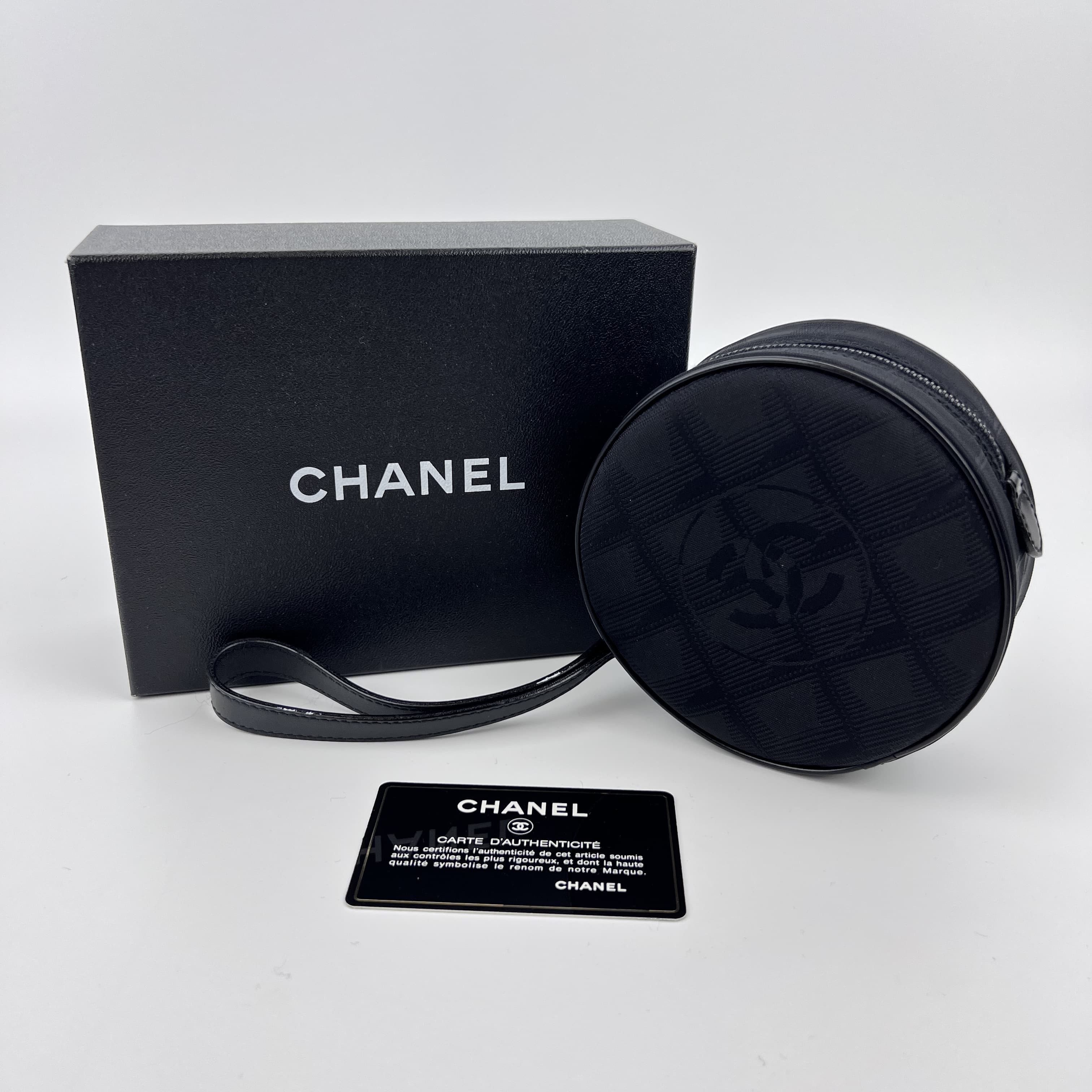 CHANEL トラベルポーチ 黒 メッシュ CHANEL トラベルポーチ 黒 メッシュ CHANEL トラベルポーチ 黒