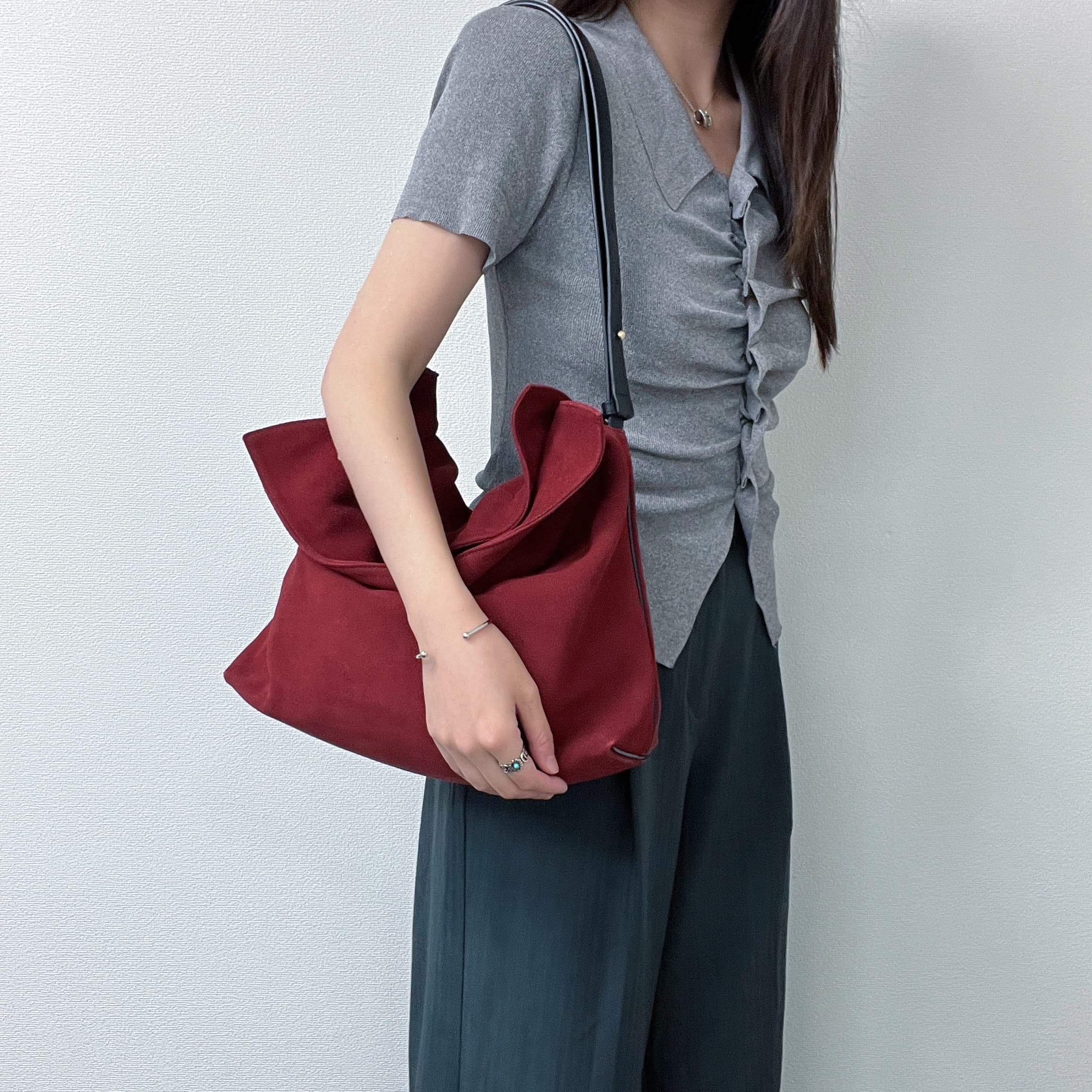 美品●ロエベ　ハンドバッグ　リピートアナグラム　総柄　レザー　キャンバス　黒色 良品 ロエベ リピートアナグラム キャンバス レザー トート